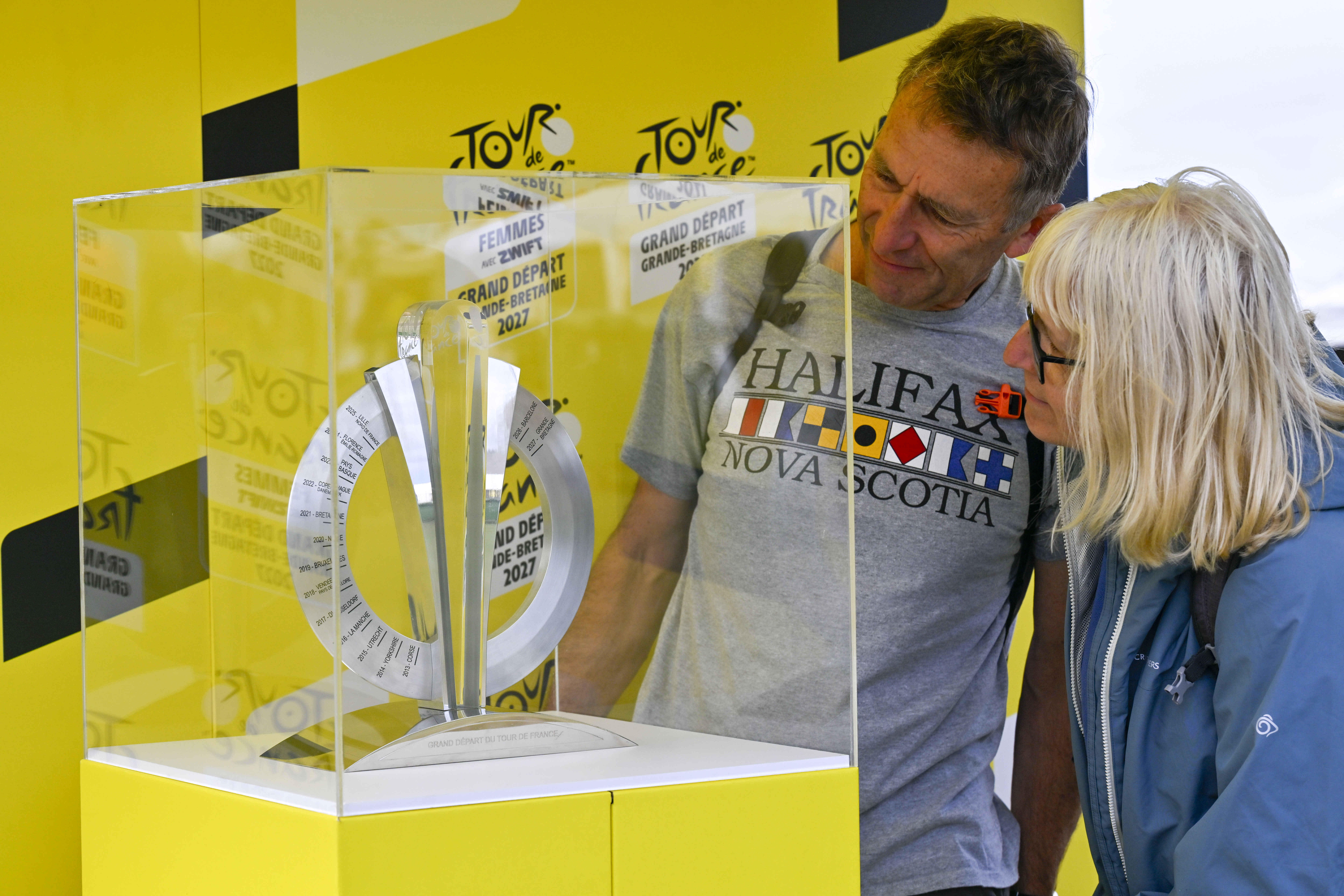 Stockport marks 300-day countdown to Tour de France Femmes avec Zwift Grand Départ